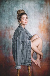 Zoe Sugg feet photo thumbnail