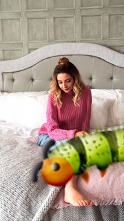 Zoe Sugg feet photo thumbnail