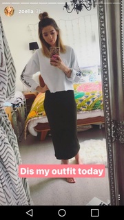 Zoe Sugg feet photo thumbnail