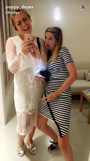 Zoe Sugg feet photo thumbnail