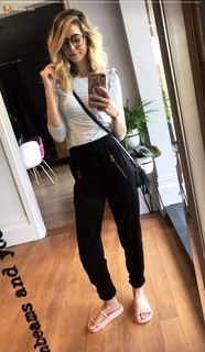 Zoe Sugg feet photo thumbnail