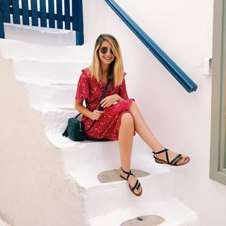 Zoe Sugg feet photo thumbnail