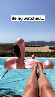 Zoe Sugg feet photo thumbnail