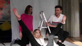Zoe Sugg feet photo thumbnail