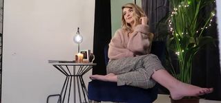 Zoe Sugg feet photo thumbnail