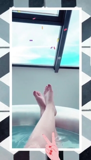 Zoe Sugg feet photo thumbnail