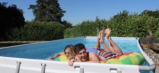 Zoe Sugg feet photo thumbnail