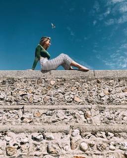 Zoe Sugg feet photo thumbnail