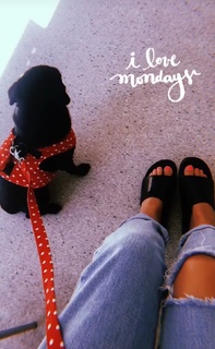 Zoe Sugg feet photo thumbnail