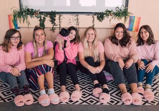 Zoe Sugg feet photo thumbnail