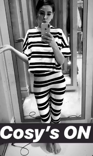 Zoe Sugg feet photo thumbnail