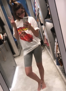 Zoe Sugg feet photo thumbnail