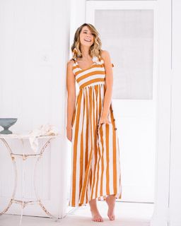 Zoe Sugg feet photo thumbnail