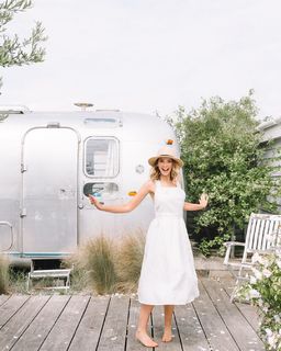 Zoe Sugg feet photo thumbnail
