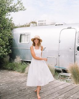 Zoe Sugg feet photo thumbnail