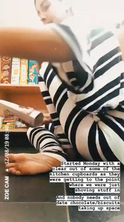 Zoe Sugg feet photo thumbnail