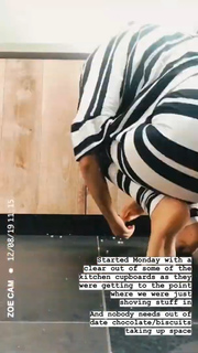 Zoe Sugg feet photo thumbnail