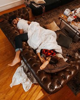 Zoe Sugg feet photo thumbnail