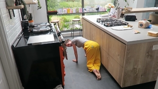 Zoe Sugg feet photo thumbnail