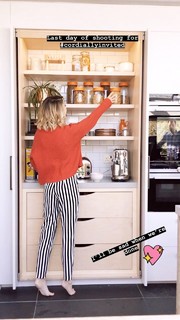 Zoe Sugg feet photo thumbnail