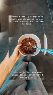 Zoe Sugg feet photo thumbnail