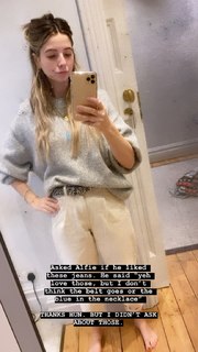 Zoe Sugg feet photo thumbnail