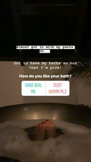 Zoe Sugg feet photo thumbnail