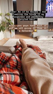 Zoe Sugg feet photo thumbnail