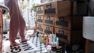 Zoe Sugg feet photo thumbnail
