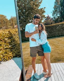 Zoe Sugg feet photo thumbnail