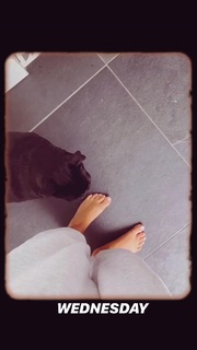 Zoe Sugg feet photo thumbnail