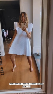 Zoe Sugg feet photo thumbnail