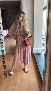 Zoe Sugg feet photo thumbnail