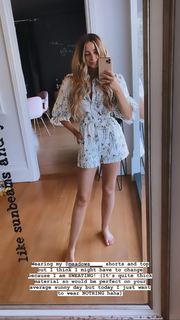 Zoe Sugg feet photo thumbnail