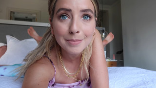 Zoe Sugg feet photo thumbnail