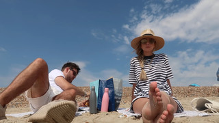Zoe Sugg feet photo thumbnail