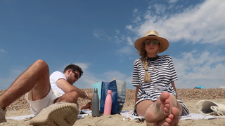 Zoe Sugg feet photo thumbnail