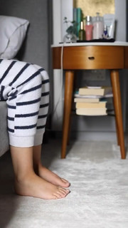 Zoe Sugg feet photo thumbnail