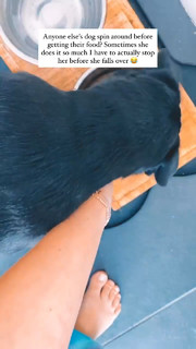 Zoe Sugg feet photo thumbnail