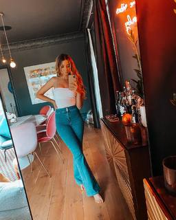 Zoe Sugg feet photo thumbnail