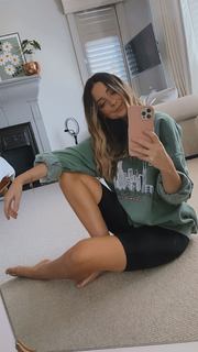 Zoe Sugg feet photo thumbnail