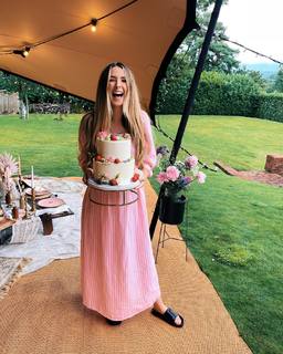 Zoe Sugg feet photo thumbnail