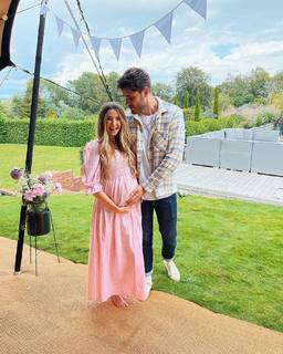 Zoe Sugg feet photo thumbnail
