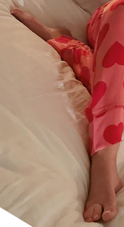 Zoe Sugg feet photo thumbnail
