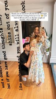 Zoe Sugg feet photo thumbnail