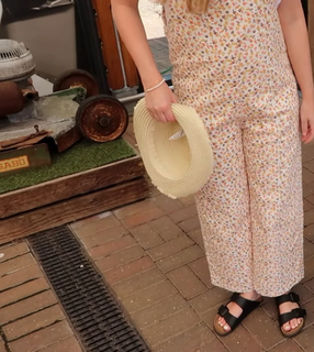 Zoe Sugg feet photo thumbnail
