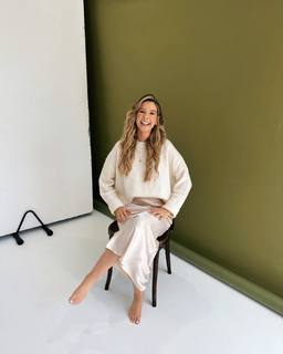 Zoe Sugg feet photo thumbnail