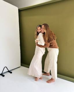 Zoe Sugg feet photo thumbnail