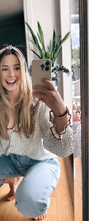 Zoe Sugg feet photo thumbnail