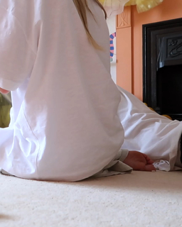 Zoe Sugg feet photo thumbnail